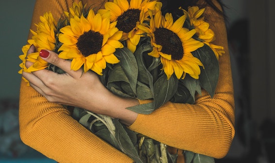 evli kadına çiçek göndermek - sarkıntılık